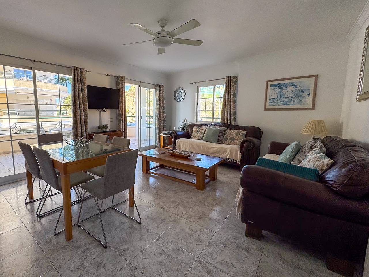 Entire apartment, Apartment 'Club Oasis' with Sea View, Wi-Fi and Air Conditioning in Torrox Costa, Torrox