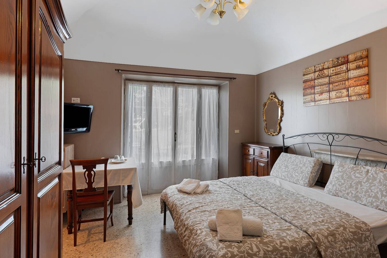 Appartement entier, Appartement 'Cian' avec vue sur la montagne, terrasse partagée et Wi-Fi in Montegrazie, Imperia