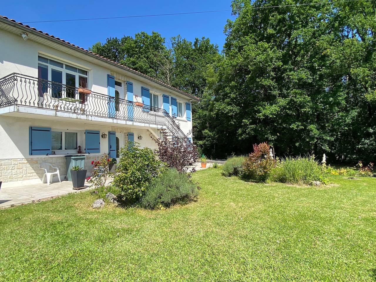 Gîte Villa Berthelots avec piscine privée au Sud de la Charente in Saint-Amant-de-Montmoreau, Charente