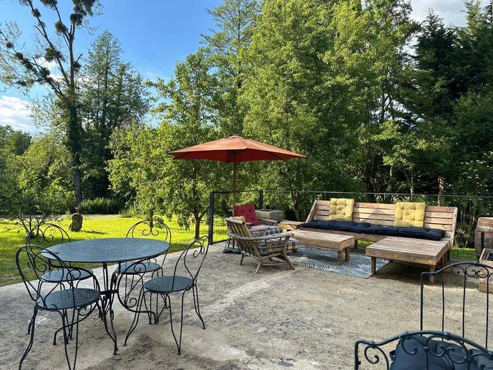 Location de vacances pour 5 personnes, avec terrasse ainsi que piscine et vue à Vichères - 3