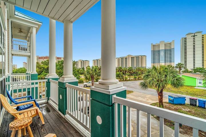 Vacation home for 12 people, with pool and balcony as well as hot tub in Panama City Beach