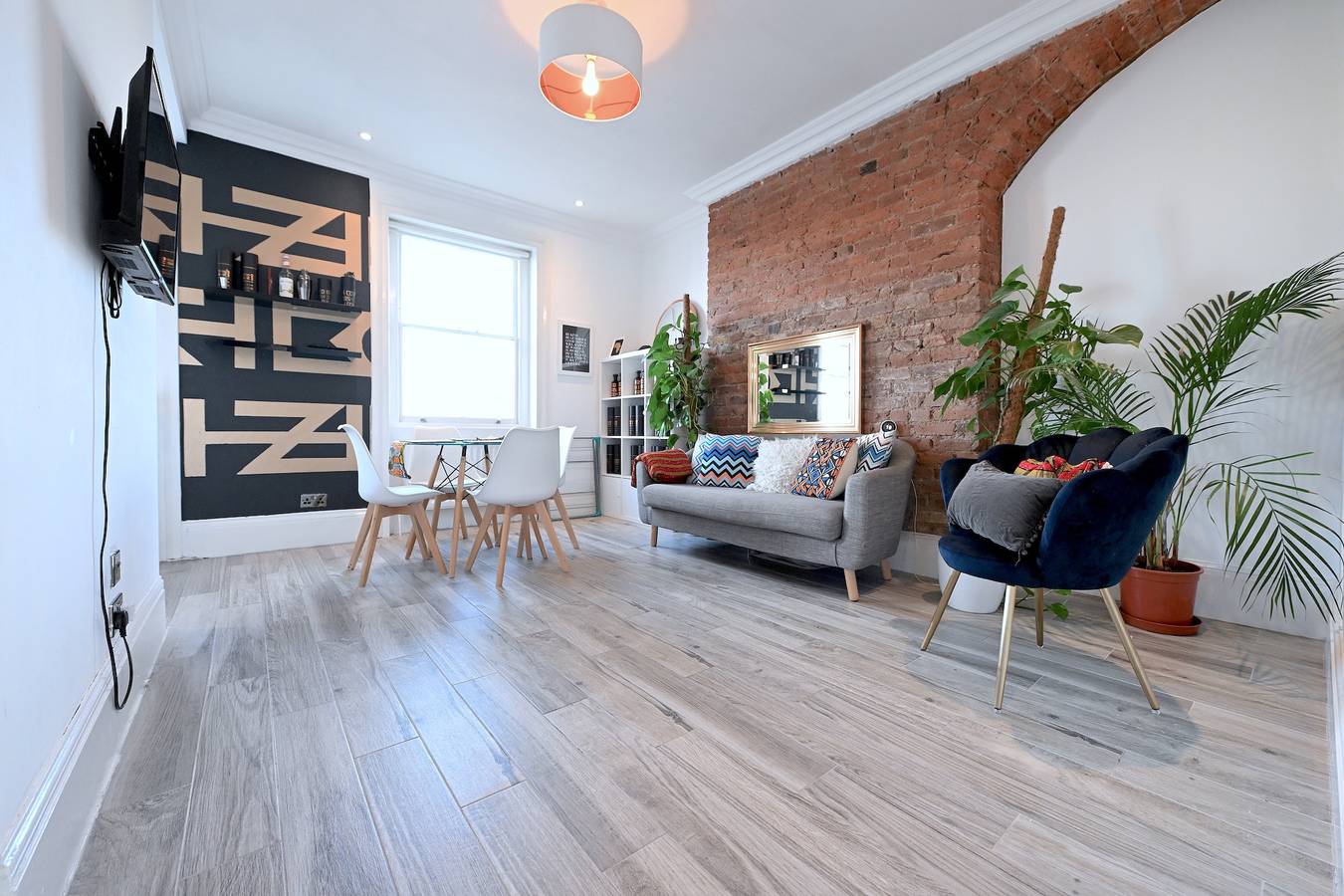 Entire holiday apartment, 60C Lewisham Way Se14 6Ny London Umodzi House in Lewisham, London