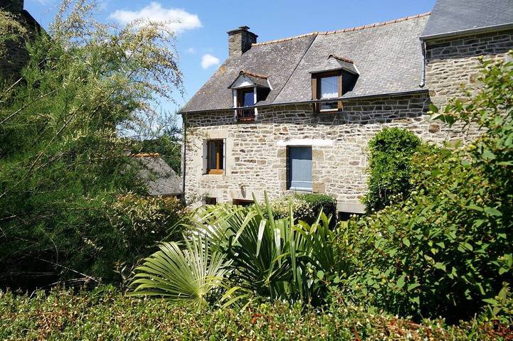 Gîte pour 4 personnes, avec Jacuzzi ainsi que Terrasse et Jardin à La Vicomté-sur-Rance