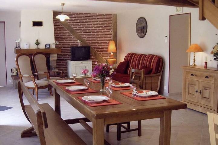 Location de vacances pour 6 personnes, avec jardin et terrasse à Saint-Martin-aux-Buneaux