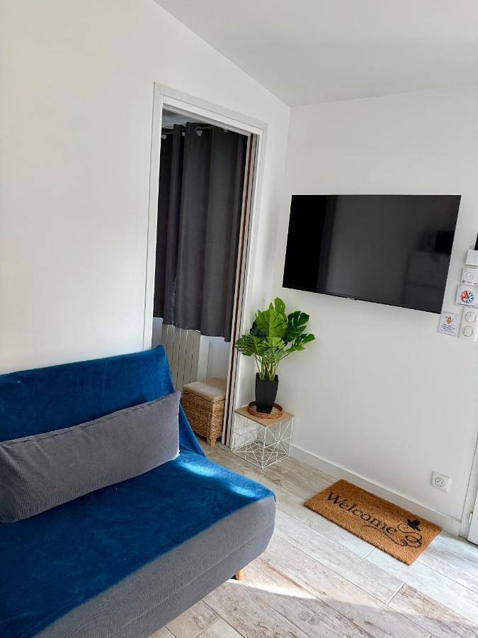 Appartement entier, One-Bedroom Apartment in Venelles, Région d'Aix-en-Provence