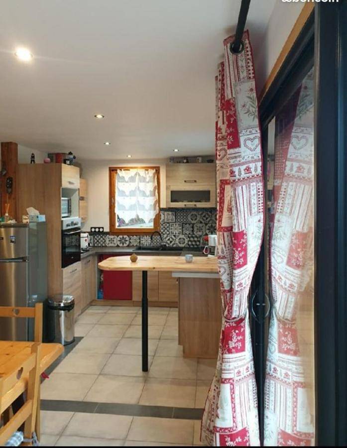 Gîte pour 10 personnes, avec terrasse et vue à Saint-Martin-de-la-Porte - 3