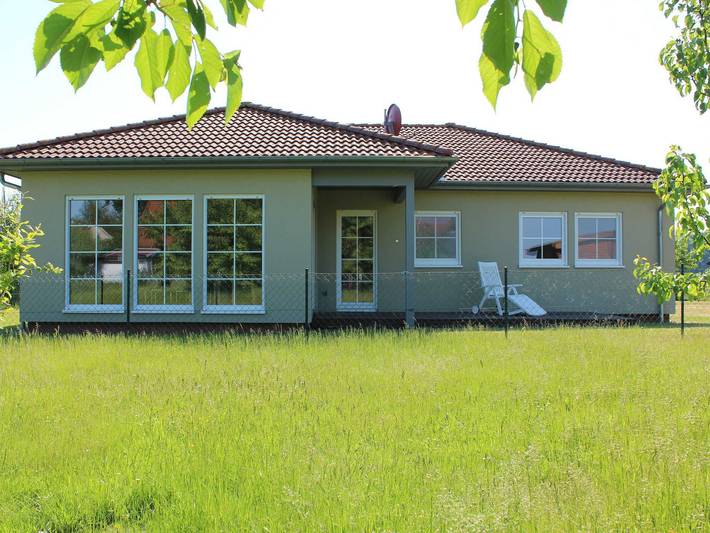 Ferienhaus für 8 Personen, mit Terrasse und Garten