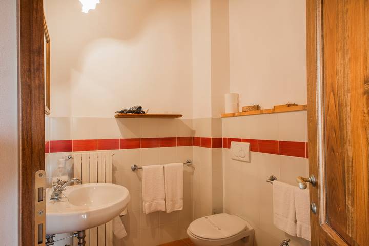 Appartamento intero, Casa Vacanze 'Romantica' con Piscina Condominiale, Wi-Fi e Aria Condizionata in Bagno a Ripoli, Firenze province