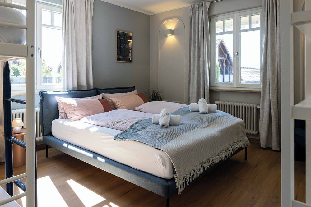 Ganze Wohnung, Neu und zentral! Traumhafte 100qm Fewo mit Terrasse, Sauna und Seeblick. in Allensbach, Untersee