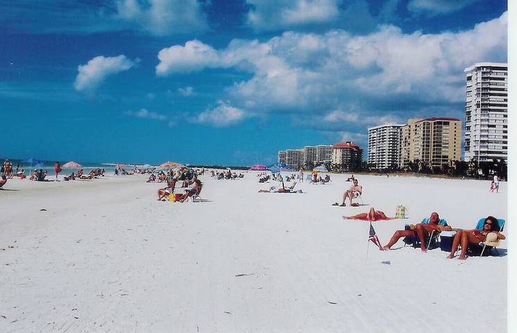 Vacation home for 6 people, with yard, with pets in Marco Island