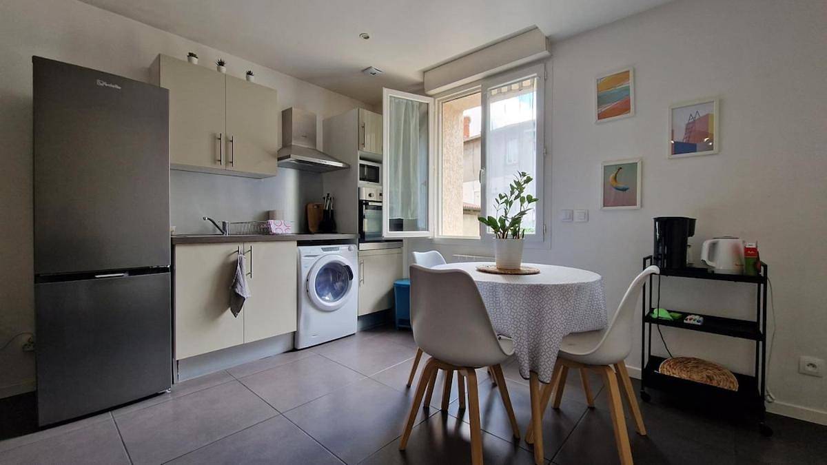 Appartement entier, Two-Bedroom Apartment in Saint-Fons, Lyon et ses environs