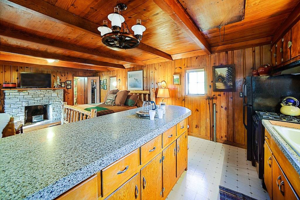 Log Cabin for 3 Guests in Illinois, USA