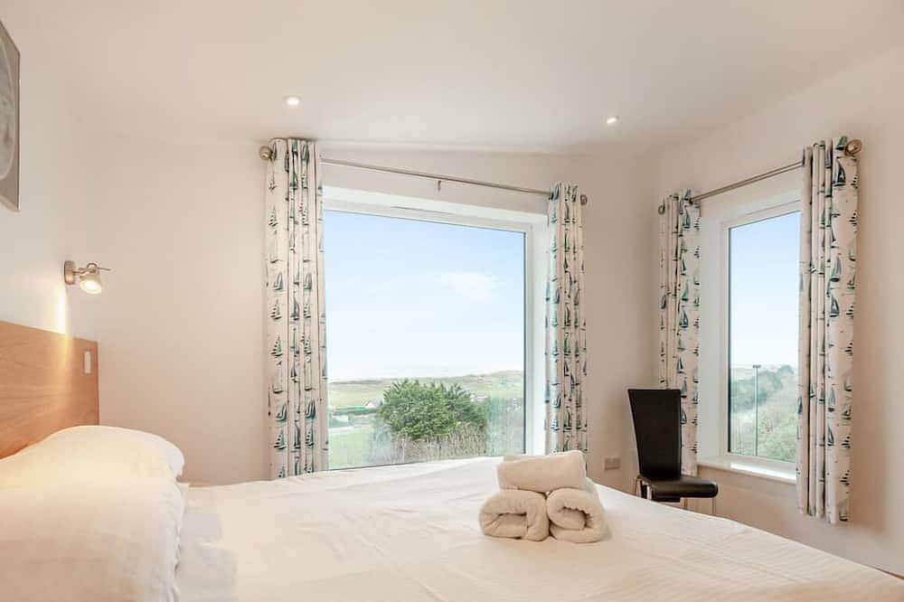 Spectacular Coastal House with Views Across Aberdovey Estuary in Aberdovey, Snowdonia