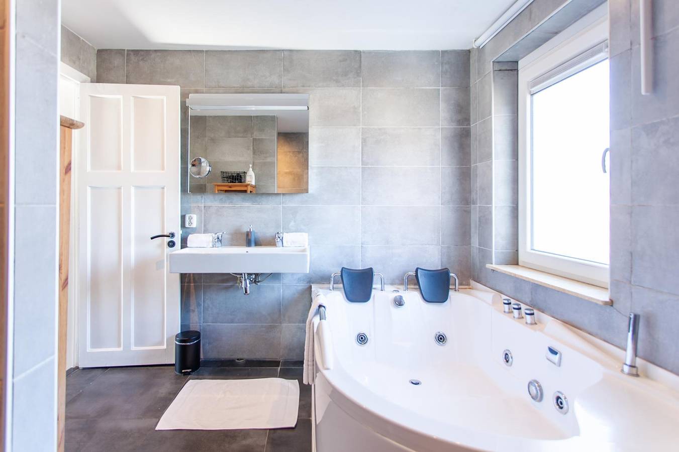 8P 3B Charming villa near Maastricht in Eijsden, Limburg