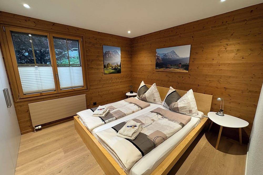 Chalet swisslakeview - stunning lake & mountain views\nsunny, quiet, countryside in Sigriswil, Meer van Thun