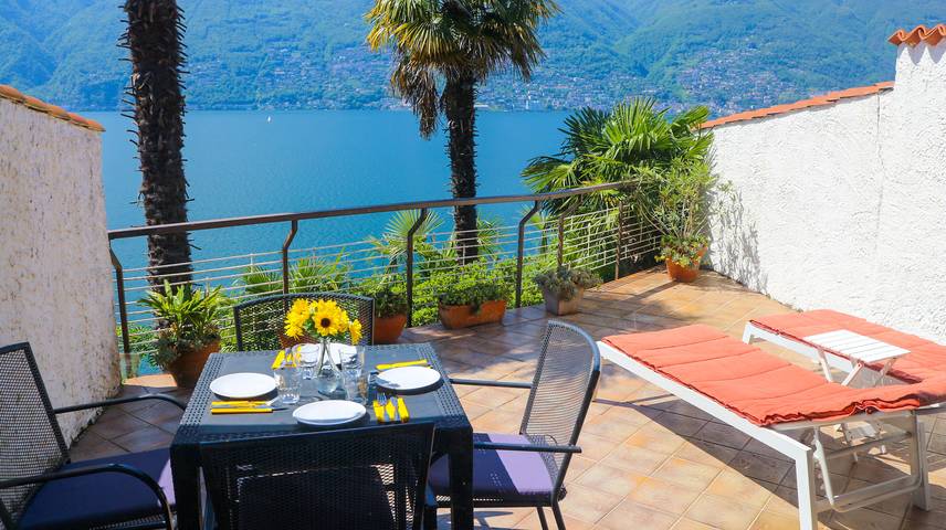 Ferienwohnung für 4 Personen, mit Seeblick und Ausblick sowie Terrasse in Maccagno con Pino e Veddasca - 3
