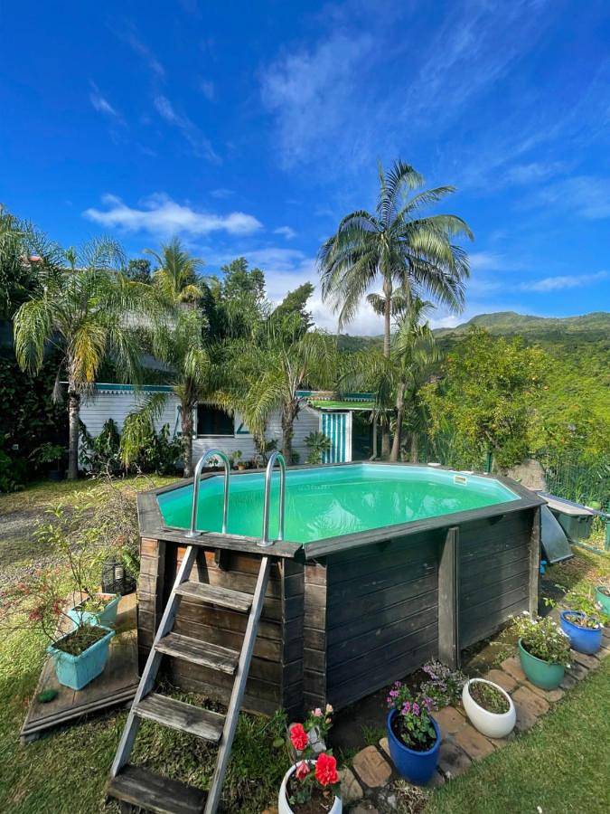 Camping pour 6 personnes, avec piscine ainsi que vue et jardin, animaux acceptés