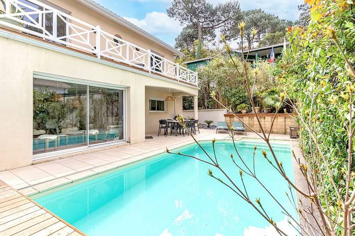 Villa pour 8 personnes, avec balcon et jardin dans Pereire