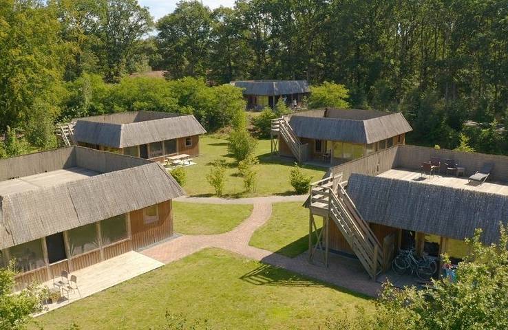 Vakantiepark voor 7 personen, with Balkon/Terras and Terras as well as Tuin and Kinderzwembad in Assen Gemeente