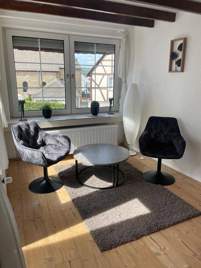 Ferienwohnung für 5 Personen, mit Balkon und Terrasse sowie Ausblick in Rech