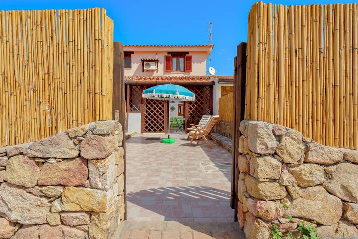 Ferienhaus Casa Asfodeli im Zentrum von San Teodoro mit Garten in San Teodoro, Olbia-Tempio