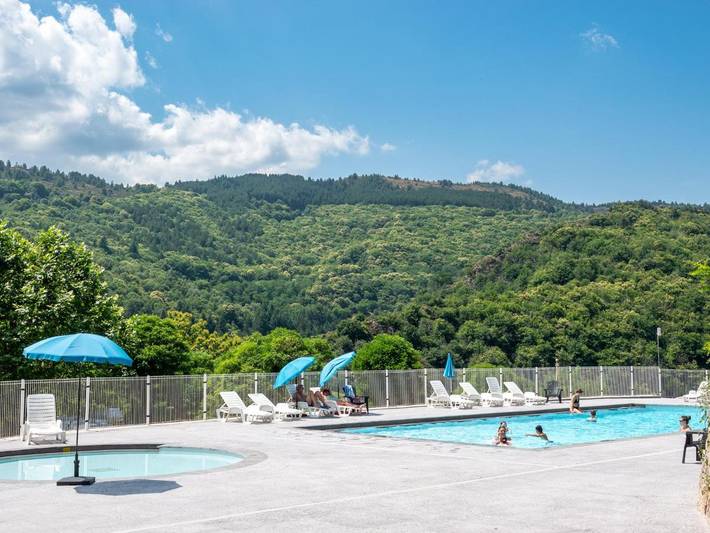 Location de vacances pour 4 personnes, avec terrasse ainsi que vue et piscine dans Lac de Villefort - 3