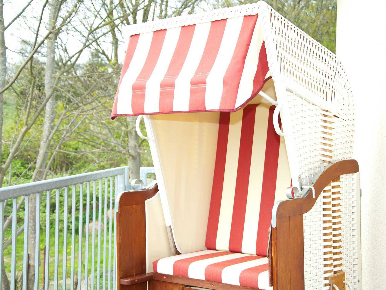 Ganze Ferienwohnung, Strandkorbhaus 2   zum Strand 150 m   ruhige Lage in Göhren, Rügen