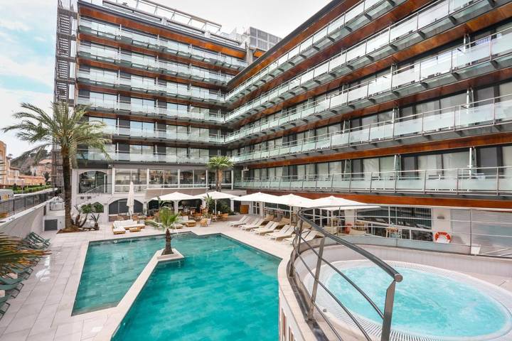 Hôtel pour 2 personnes, avec Balcon et Terrasse ainsi que Jacuzzi et Piscine