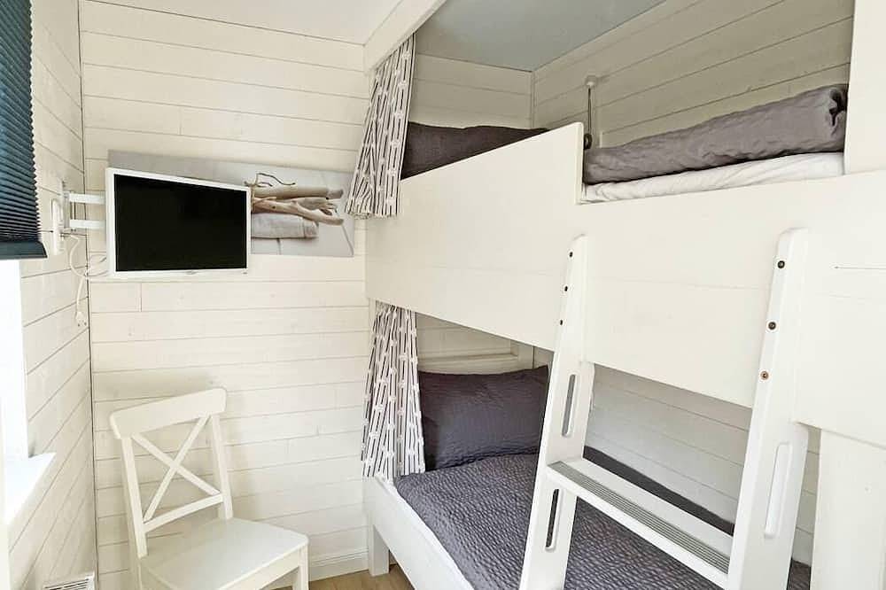 100m entfernt von der schönen Schlei, befindet sich unser umfangreich renovierter und moderner Bungalow \"Schlei-Idyll\" mit maritimen Details, sowie einem kleinen Gartenbereich mit Terrasse für Ihre wohlverdiente Auszeit in Rückeberg, Kappeln