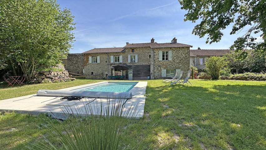 Gîte pour 8 personnes, avec Terrasse ainsi que Jardin et Piscine