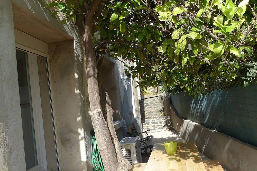 Apartamento entero, Large air-conditioned T2, private parking near the center and beach in La Côte Vermeille, Banyuls-sur-Mer