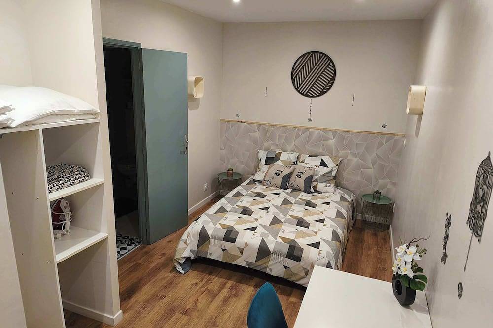 Ganze Wohnung, Convenient Downtown Apartment with Parking in Charleville-Mézières, Ardennen
