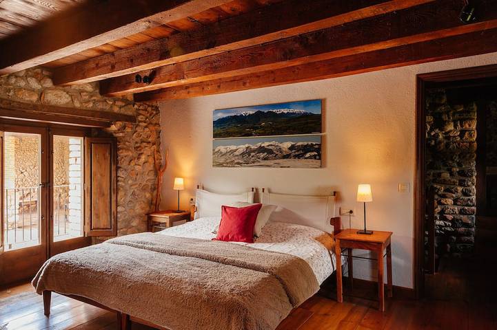 Ecogite écologique dans les Pyrénées, près de Gérone et Barcelone in Bellver de Cerdanya, Pyrénées catalanes