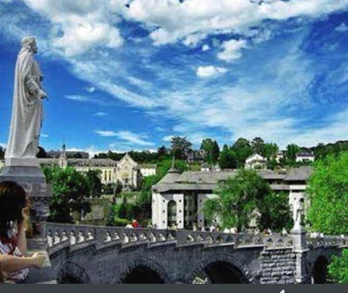 Hôtel pour 3 personnes, avec vue et balcon dans Musée Sainte Bernadette Moulin Lacadé Maison Paternelle - 2