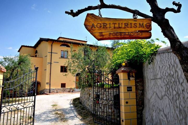 Agriturismo per 5 persone, con terrazza e piscina in Scandicci
