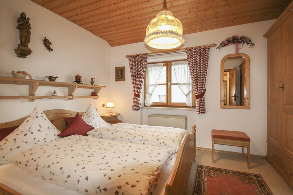 Ganze Wohnung, Ferienwohnung Hoamat bis 4 Personen, 70 qm, 2 sep. Schlafzimmer, Balkon in Bad Feilnbach, Alpenland Tegernsee Schliersee