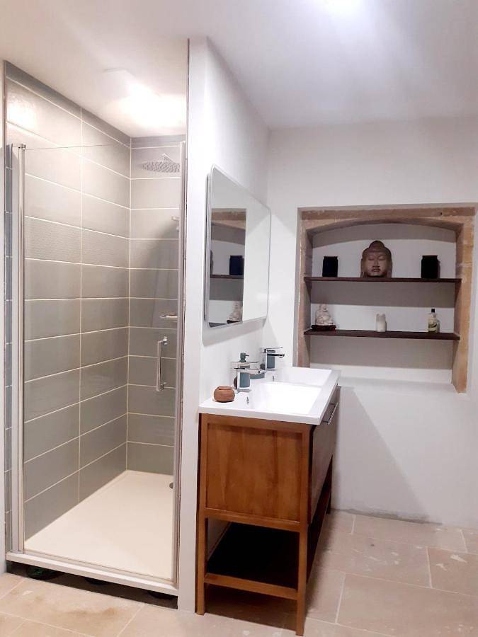 Location de vacances pour 6 personnes, avec vue et jardin à Pouilly-le-Monial - 3