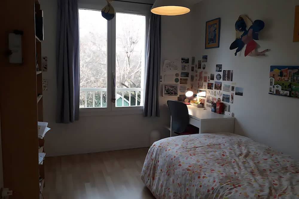 Maison british à l'extérieur et latina à l'intérieur in Saint-Germain-en-Laye, Yvelines
