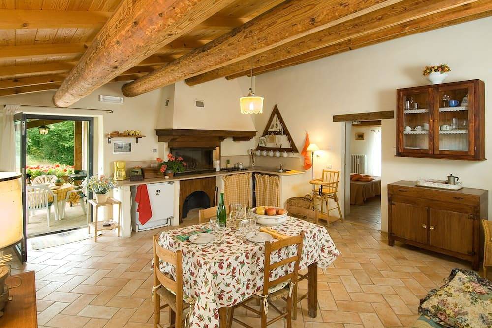 Geheel appartement, Robin appartement in de Vierdaagse van de advertenties Maestade in Cagli, Valle del Metauro