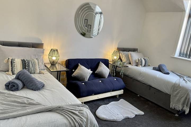 Appartement entier, Casa Lobo's Beautiful Suites +free offroad parking -Suite#2 in Wolverhampton, Région de Birmingham
