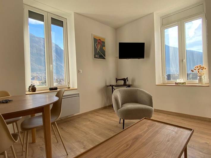 Gîte pour 5 personnes, avec Jacuzzi ainsi que Jardin et Vue à Saint-Avre
