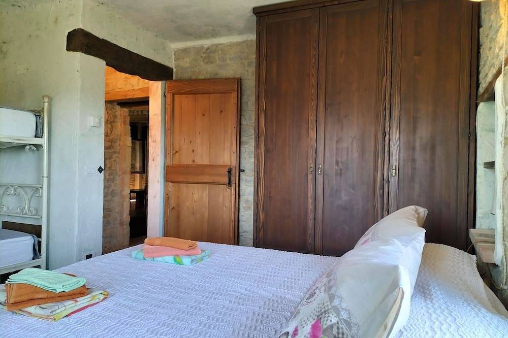 Ganze Wohnung, Eingebettet in eine bezaubernde Landschaft, traumhaftes Panorama vom Meer bis in die Berge in Penna San Giovanni, Macerata Provinz