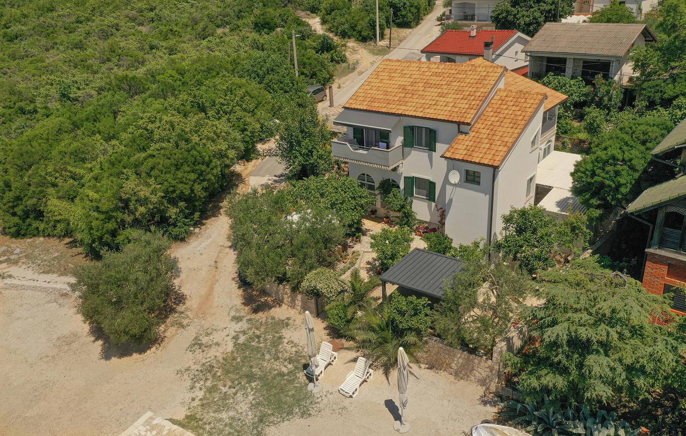 Ganze Ferienwohnung, Gemütliche Ferienwohnung mit Terrasse, WLAN und Parkplatz in der Nähe von Donji Karin in Donji Karin, Zadar