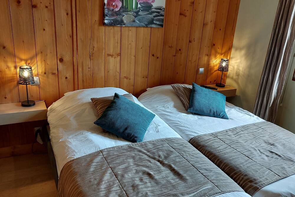 Chalet Grand Standing Avec Piscine Interieure Chauffee Entierement Renovee in Lac de Gérardmer, Gérardmer