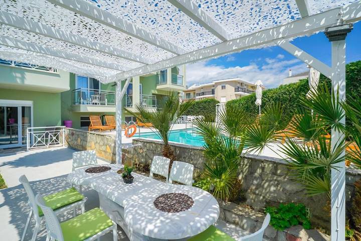 Ferienwohnung für 4 Personen, mit Pool und Ausblick sowie Kinderpool und Garten