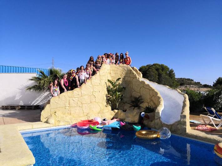 Location de vacances pour 22 personnes, avec vue ainsi que jardin et piscine à Busot - 2