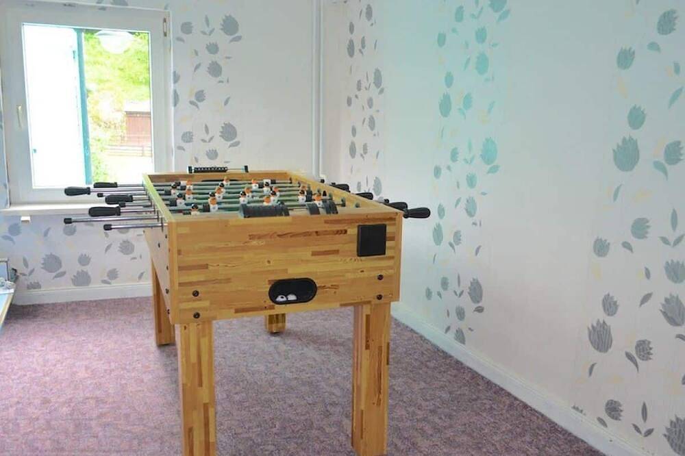 Grand Chalet am Bergflüsschen mit Kickertisch, Sauna & Waldschwimm-bad in Harzvorland