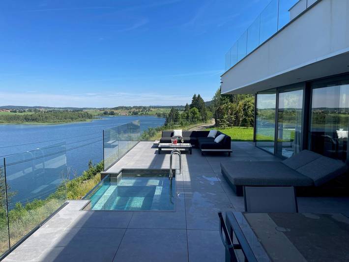 Gîte pour 4 personnes, avec Jacuzzi et Terrasse ainsi que Jardin et Vue