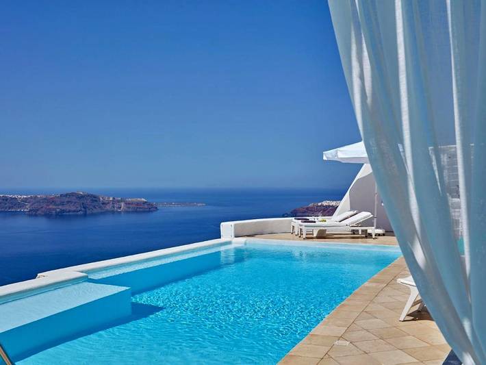 Hotel para 4 personas, con vistas y terraza además de piscina y sauna - 1