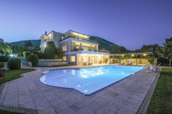 Ferienhaus für 8 Personen, mit Balkon und Whirlpool sowie Garten